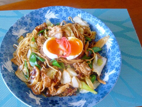 ♥　とろ～り半熟ゆで卵のせソース焼きそば　♥